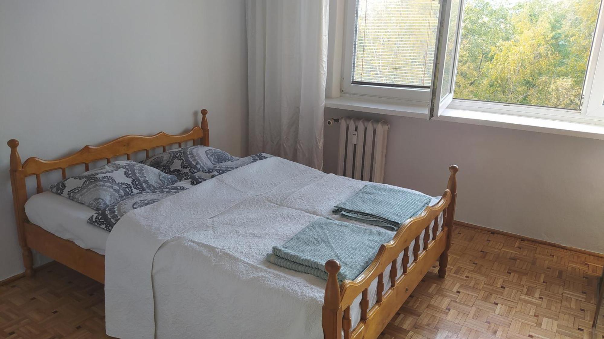 Uroczy Apartament Z Bezplatnych Parkingiem Warszawa Exteriör bild